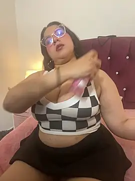 shara  online show from 10-28-25, 02:45