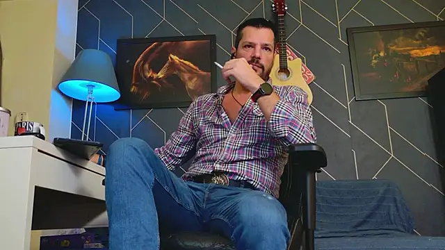 ChrisKox online show from 10-20-25, 04:14