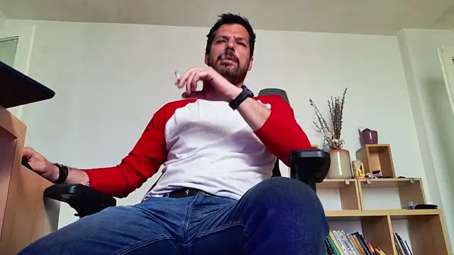 Snapshot of ChrisKox chatting on 05-10-26, 09:24 ChrisKox online show from 05-10-26, 09:24