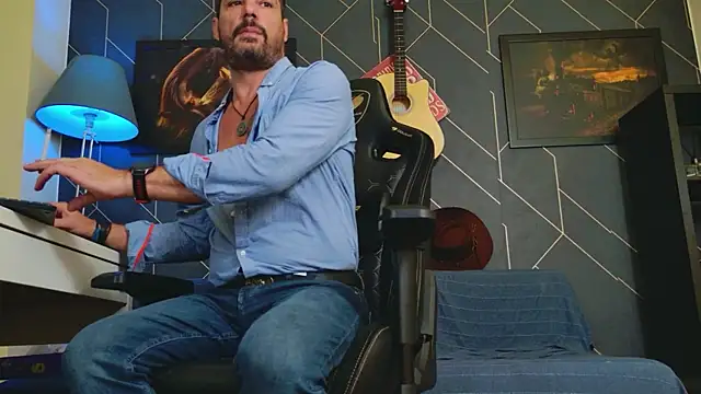 ChrisKox online show from 10-22-25, 03:50