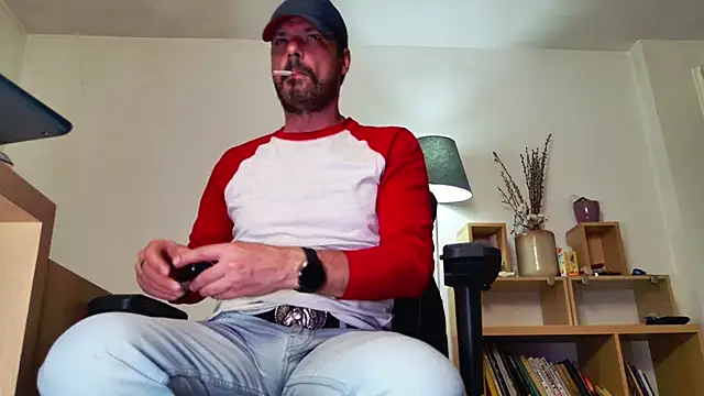 Snapshot of ChrisKox chatting on 05-08-26, 07:28 ChrisKox online show from 05-08-26, 07:28