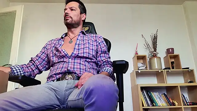 Snapshot of ChrisKox chatting on 04-18-26, 04:48 ChrisKox online show from 04-18-26, 04:48