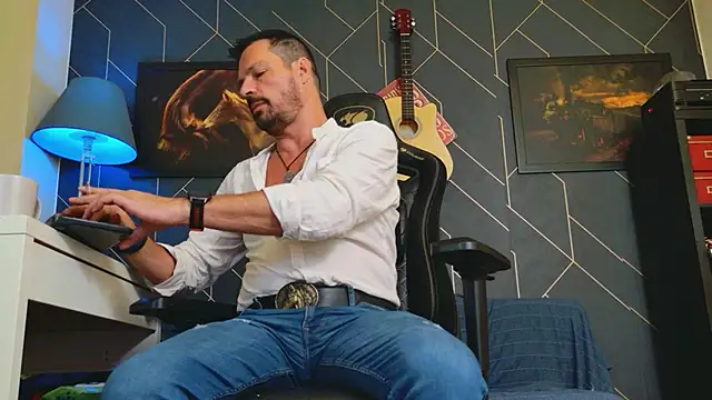 ChrisKox online show from 10-12-25, 03:08