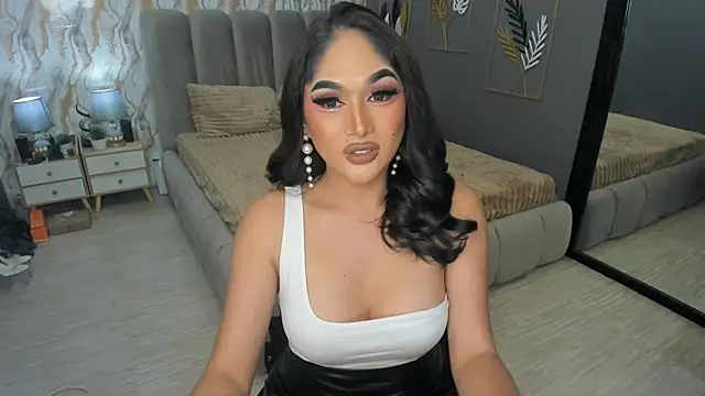 Snapshot of LegendaryNicole chatting on 10-04-25, 01:56 LegendaryNicole online show from 10-04-25, 01:56