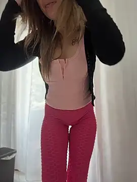 Snapshot of sexylenia chatting on 05-18-26, 01:16 sexylenia online show from 05-18-26, 01:16