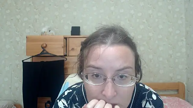 Snapshot of Smart_Rose chatting on 05-16-26, 01:54 Smart Rose online show from 05-16-26, 01:54