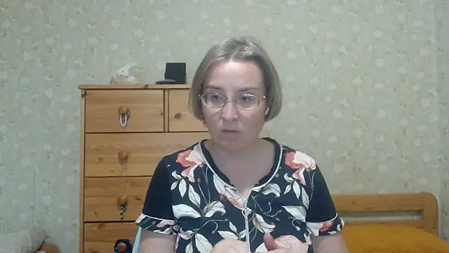 Snapshot of Smart_Rose chatting on 07-17-26, 04:48 Smart Rose online show from 07-17-26, 04:48