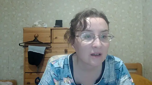 Snapshot of Smart_Rose chatting on 04-19-26, 04:30 Smart Rose online show from 04-19-26, 04:30