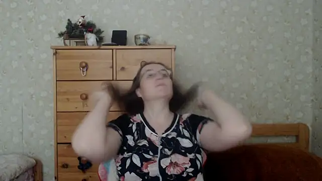 Snapshot of Smart_Rose chatting on 02-11-26, 01:33 Smart Rose online show from 02-11-26, 01:33