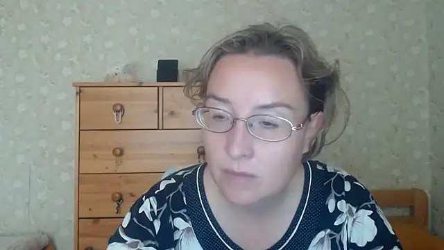Snapshot of Smart_Rose chatting on 08-08-26, 02:35 Smart Rose online show from 08-08-26, 02:35