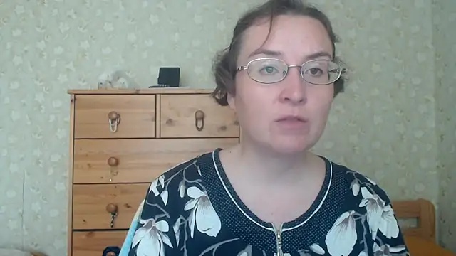 Snapshot of Smart_Rose chatting on 05-18-26, 02:33 Smart Rose online show from 05-18-26, 02:33