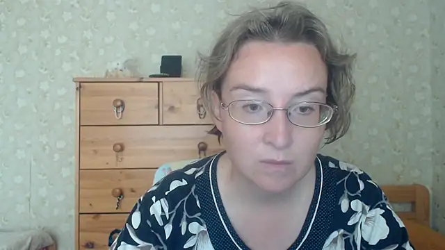 Snapshot of Smart_Rose chatting on 08-06-26, 12:44 Smart Rose online show from 08-06-26, 12:44