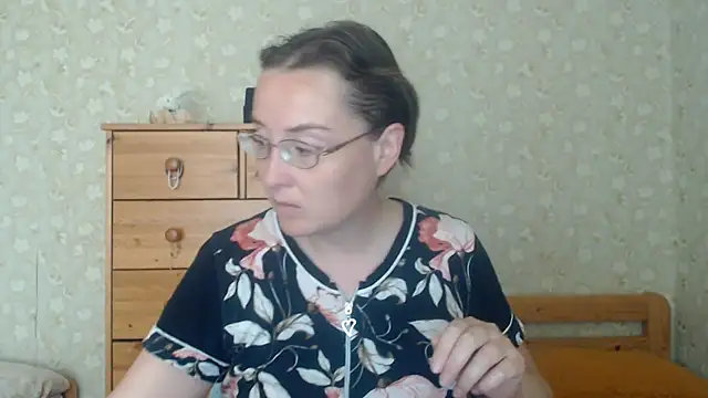 Snapshot of Smart_Rose chatting on 06-20-26, 04:39 Smart Rose online show from 06-20-26, 04:39