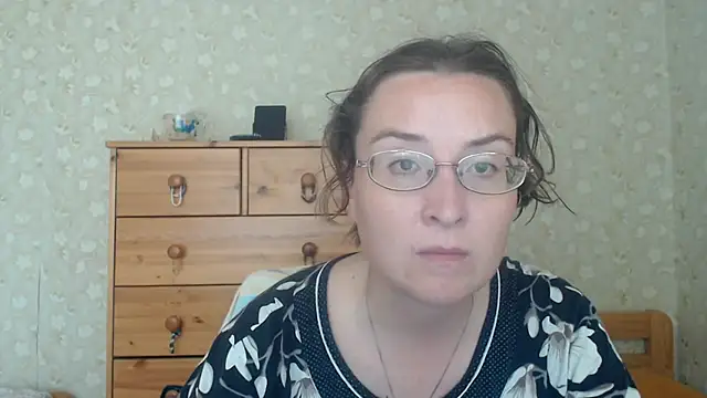 Snapshot of Smart_Rose chatting on 06-28-26, 08:42 Smart Rose online show from 06-28-26, 08:42
