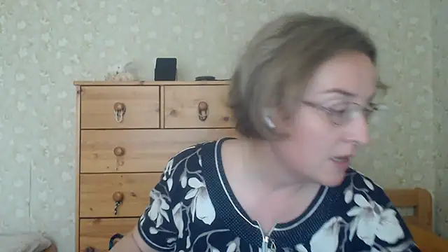 Snapshot of Smart_Rose chatting on 08-09-26, 02:34 Smart Rose online show from 08-09-26, 02:34