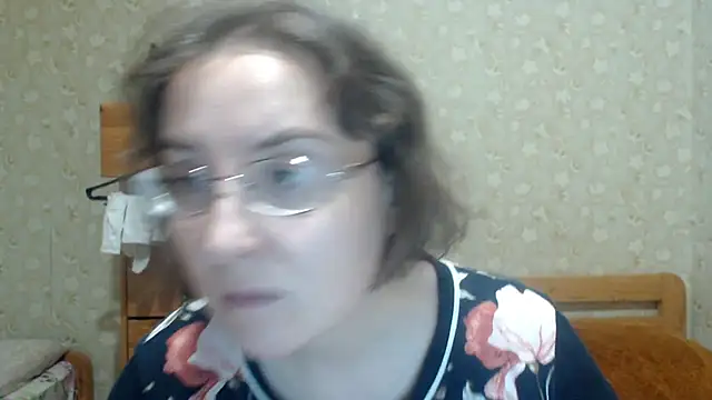 Snapshot of Smart_Rose chatting on 02-16-26, 01:04 Smart Rose online show from 02-16-26, 01:04