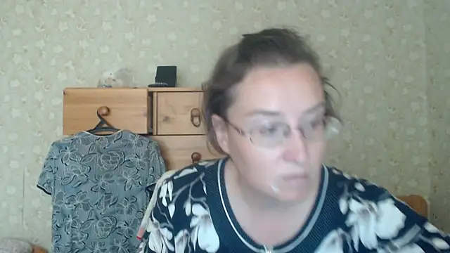 Snapshot of Smart_Rose chatting on 06-24-26, 10:25 Smart Rose online show from 06-24-26, 10:25