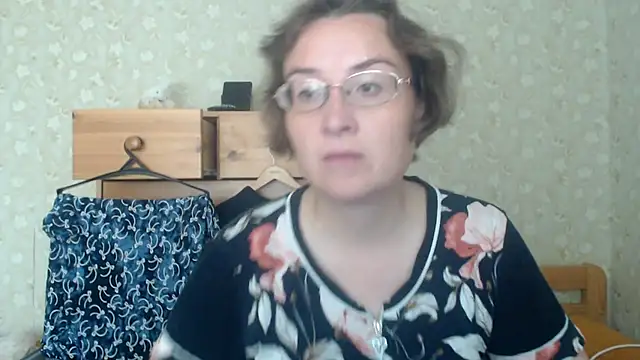 Snapshot of Smart_Rose chatting on 06-21-26, 04:51 Smart Rose online show from 06-21-26, 04:51