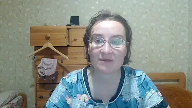 Snapshot of Smart_Rose chatting on 02-19-26, 06:38 Smart Rose online show from 02-19-26, 06:38