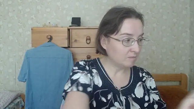 Snapshot of Smart_Rose chatting on 02-17-26, 12:35 Smart Rose online show from 02-17-26, 12:35