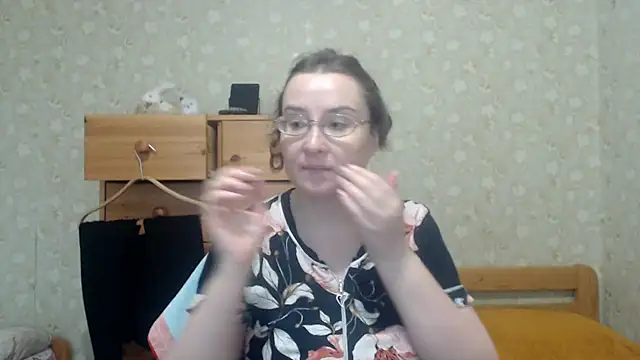Snapshot of Smart_Rose chatting on 04-20-26, 04:08 Smart Rose online show from 04-20-26, 04:08