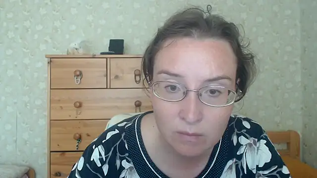 Snapshot of Smart_Rose chatting on 06-18-26, 08:24 Smart Rose online show from 06-18-26, 08:24