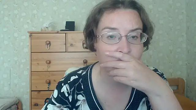 Snapshot of Smart_Rose chatting on 06-17-26, 01:54 Smart Rose online show from 06-17-26, 01:54