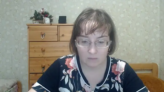 Snapshot of Smart_Rose chatting on 02-13-26, 01:44 Smart Rose online show from 02-13-26, 01:44