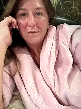 Snapshot of Natali_UA chatting on 10-19-25, 06:21 Natali UA online show from 10-19-25, 06:21