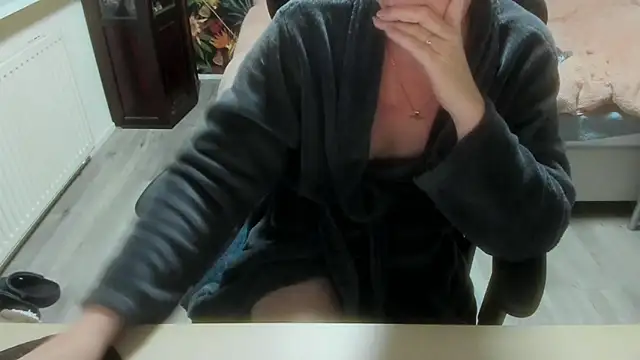 minoesje37 online show from 02-05-26, 08:59