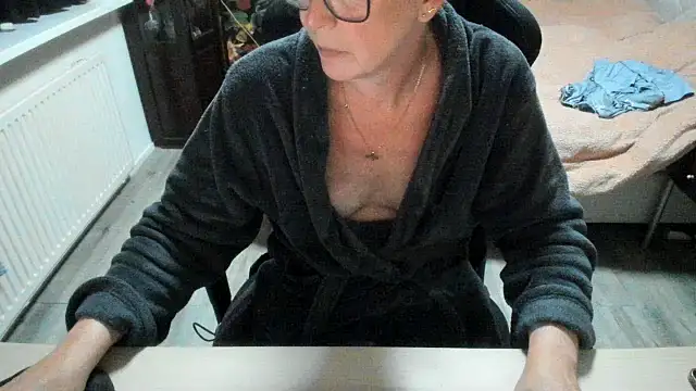 minoesje37 online show from 11-02-25, 08:14