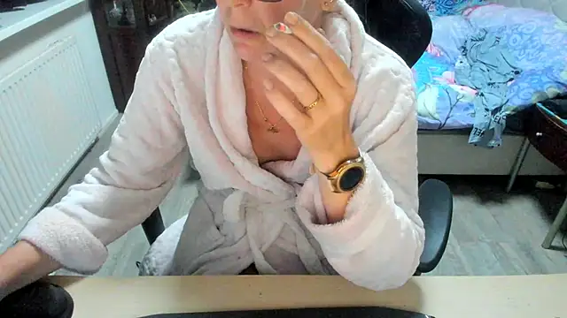 minoesje37 online show from 10-05-25, 06:53