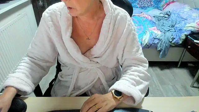 minoesje37 online show from 10-07-25, 07:37