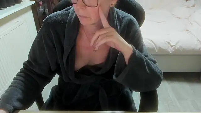 minoesje37 online show from 02-18-26, 08:38