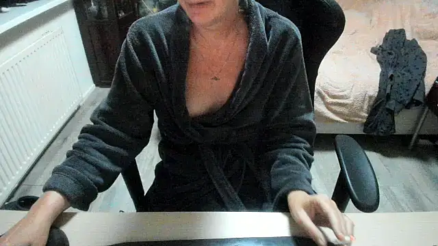 minoesje37 online show from 10-20-25, 07:25