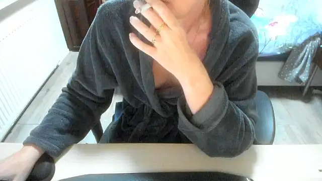 minoesje37 online show from 11-25-25, 08:42