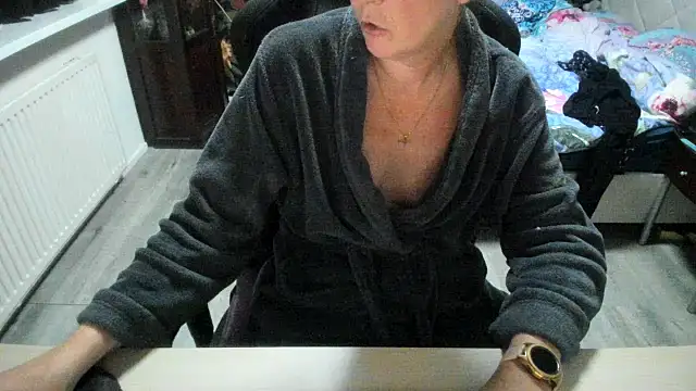 minoesje37 online show from 11-09-25, 08:02