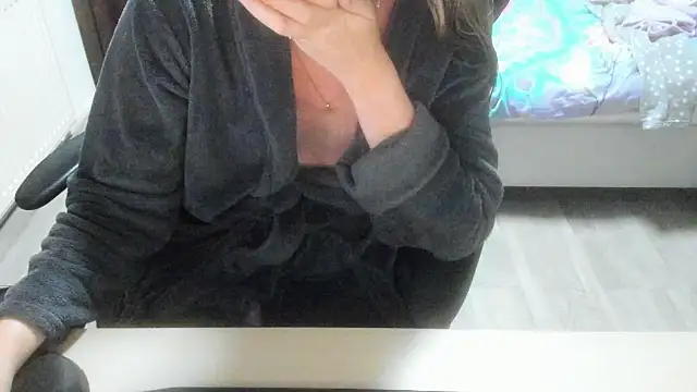 minoesje37 online show from 01-08-26, 08:37