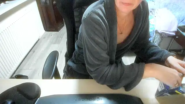 minoesje37 online show from 11-20-25, 08:42