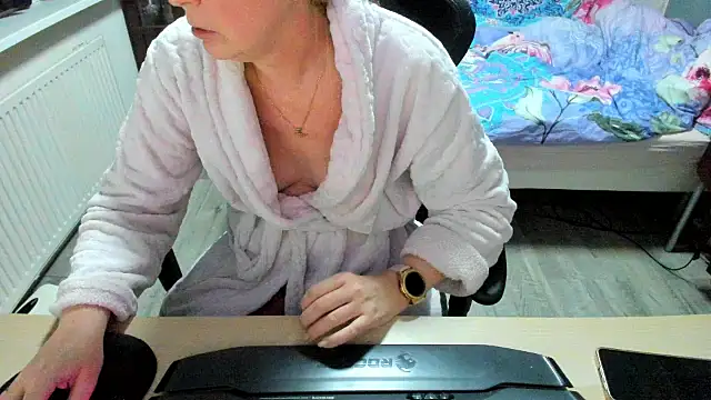 minoesje37 online show from 03-03-25, 08:43