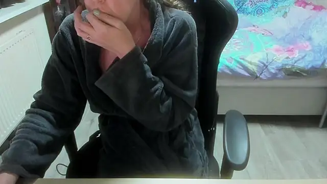 minoesje37 online show from 03-08-26, 08:23