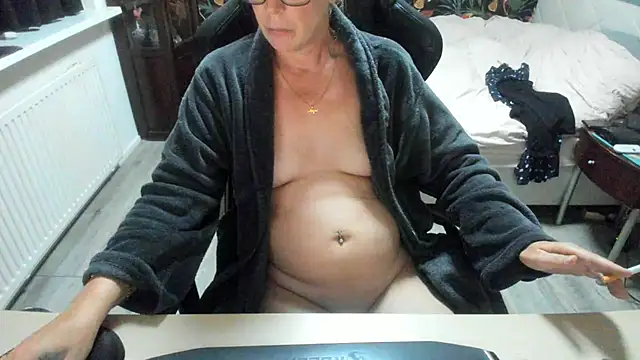 minoesje37 online show from 09-20-25, 08:36