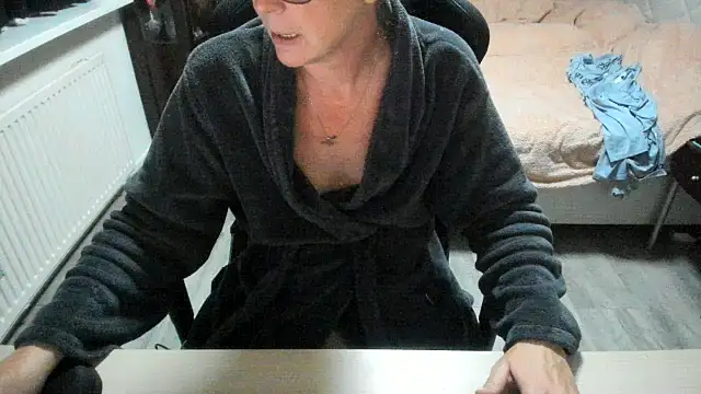 minoesje37 online show from 11-03-25, 08:34