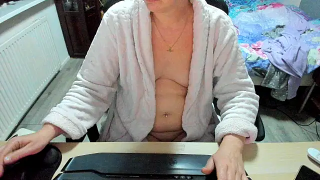 minoesje37 online show from 03-06-25, 08:37