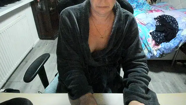 minoesje37 online show from 11-10-25, 08:25