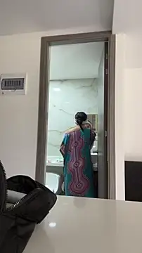 Snapshot of aimi_art1 chatting on 11-20-25, 05:35 aimi art1 online show from 11-20-25, 05:35