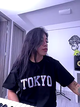 Snapshot of aimi_art1 chatting on 10-08-25, 10:21 aimi art1 online show from 10-08-25, 10:21