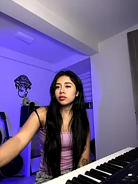 Snapshot of aimi_art1 chatting on 09-18-25, 02:25 aimi art1 online show from 09-18-25, 02:25