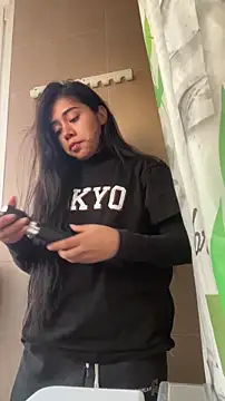 Snapshot of aimi_art1 chatting on 01-07-26, 03:17 aimi art1 online show from 01-07-26, 03:17