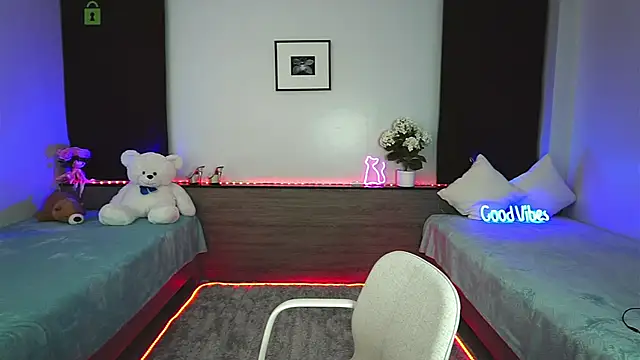 Snapshot of _Anna_Shine_ chatting on 12-08-24, 12:08 Anna Shine online show from 12-08-24, 12:08